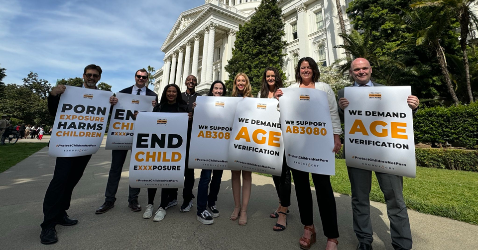 Advocates for age verificaiton in California